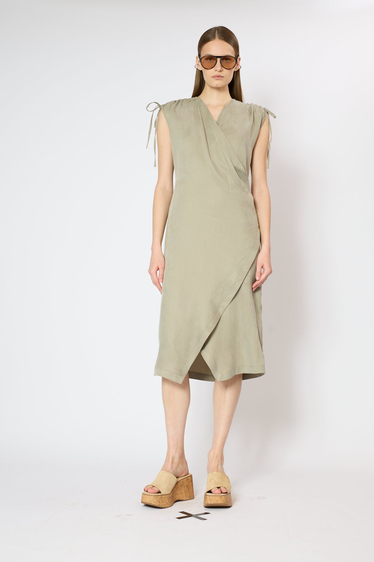 lyocell blend wrap midi dress Two effortless midi dresses made for soft summer days. Jessamine Water Pink Wrap Set A breathable lyocell, cotton, and linen blend featuring a flattering wrap V-neck and a flowy midi skirt. Maci